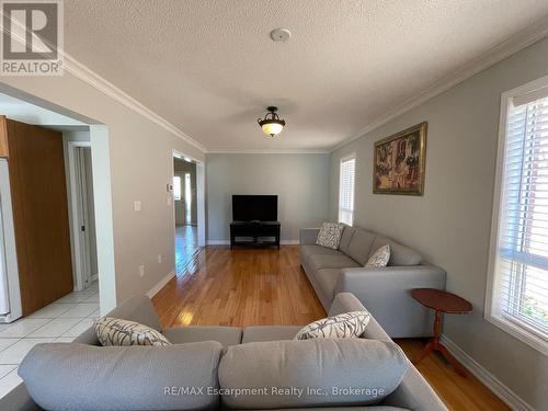 454 Pondview Place, Oakville (Iroquois Ridge North), ON - Indoor Photo Showing Living Room