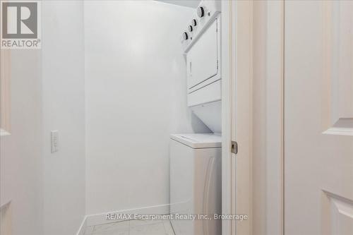 1001 - 450 Dundas Street E, Hamilton (Waterdown), ON - Indoor Photo Showing Laundry Room