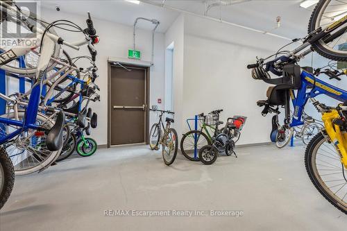 1001 - 450 Dundas Street E, Hamilton (Waterdown), ON - Indoor Photo Showing Garage