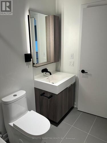 1308 - 117 Broadway Avenue N, Toronto, ON - Indoor Photo Showing Bathroom