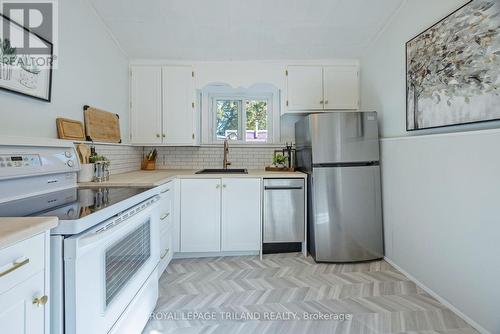 39 Woodworth Avenue, St. Thomas, ON - Indoor Photo Showing Kitchen