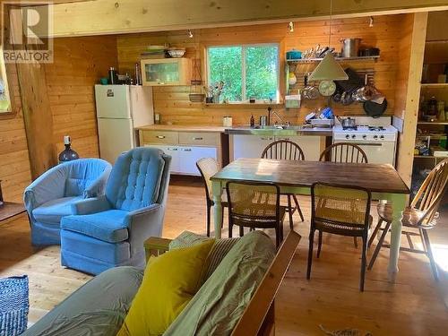 1466 Vancouver Blvd, Savary Island, BC - Indoor Photo Showing Dining Room