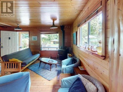 1466 Vancouver Blvd, Savary Island, BC - Indoor Photo Showing Living Room