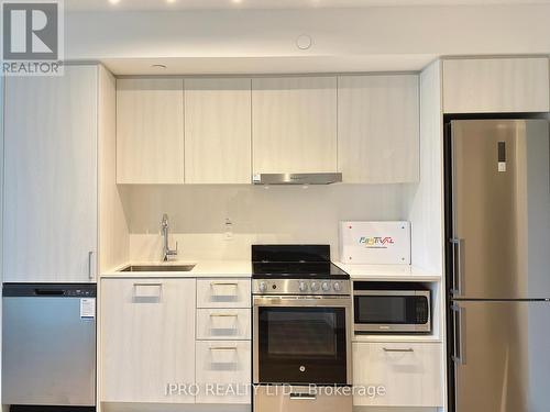 1016 - 195 Commerce Street, Vaughan, ON - Indoor Photo Showing Kitchen