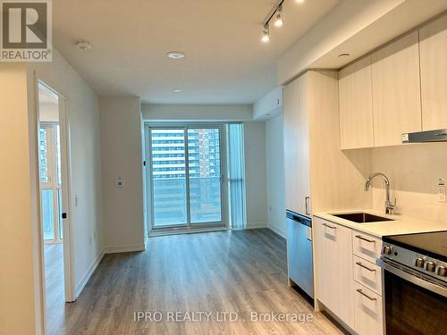 1016 - 195 Commerce Street, Vaughan, ON - Indoor Photo Showing Kitchen