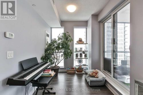 1912 - 55 Regent Park Boulevard, Toronto, ON - Indoor Photo Showing Office