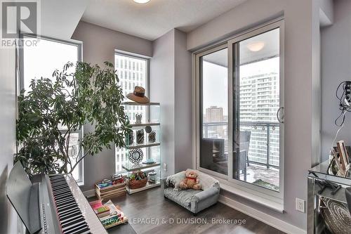 1912 - 55 Regent Park Boulevard, Toronto, ON - Indoor Photo Showing Living Room