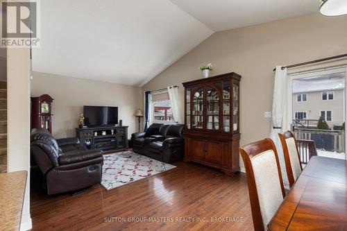 433 Maureen Street, Kingston (Kingston East (Incl Barret Crt)), ON - Indoor Photo Showing Living Room