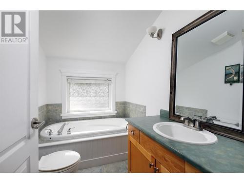 4641 Crawford Court, Kelowna, BC - Indoor Photo Showing Bathroom