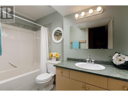 4641 Crawford Court, Kelowna, BC - Indoor Photo Showing Bathroom