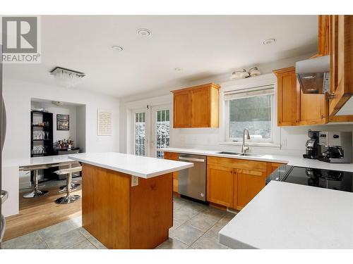 4641 Crawford Court, Kelowna, BC - Indoor Photo Showing Kitchen