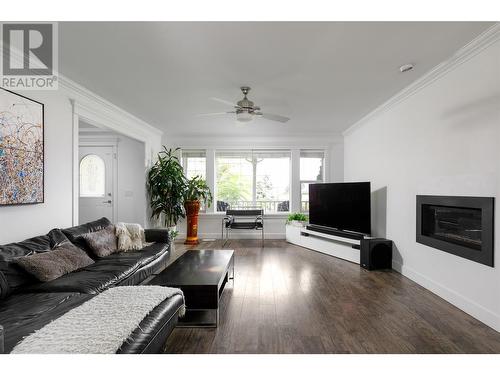 4641 Crawford Court, Kelowna, BC - Indoor Photo Showing Living Room With Fireplace