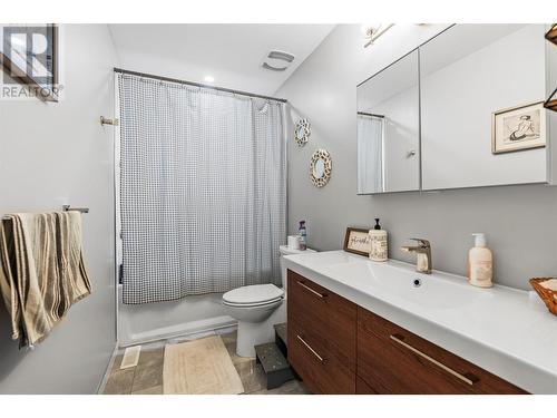 3808 Alexis Park Drive, Vernon, BC - Indoor Photo Showing Bathroom