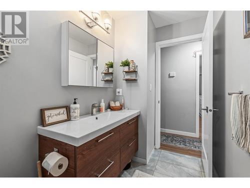 3808 Alexis Park Drive, Vernon, BC - Indoor Photo Showing Bathroom