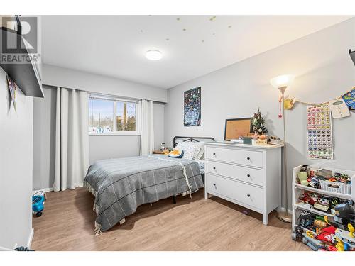 3808 Alexis Park Drive, Vernon, BC - Indoor Photo Showing Bedroom