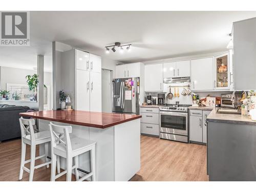 3808 Alexis Park Drive, Vernon, BC - Indoor Photo Showing Kitchen