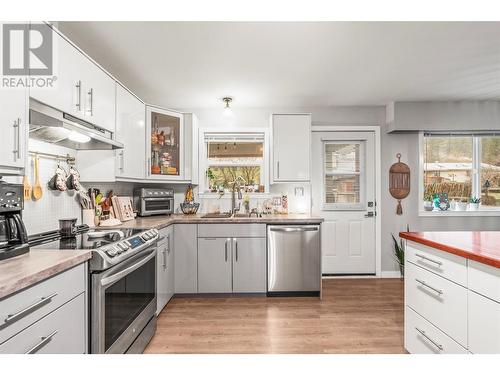 3808 Alexis Park Drive, Vernon, BC - Indoor Photo Showing Kitchen With Double Sink