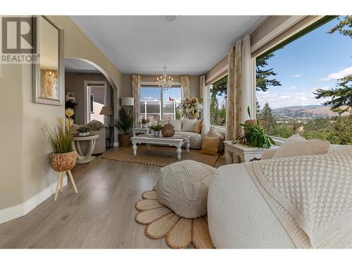 127 Westridge Drive, Princeton, BC - Indoor Photo Showing Living Room