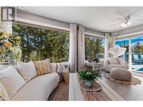 127 Westridge Drive, Princeton, BC - Indoor Photo Showing Living Room