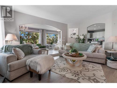 127 Westridge Drive, Princeton, BC - Indoor Photo Showing Living Room