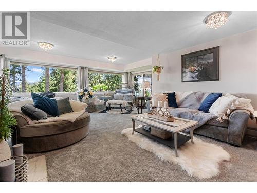 127 Westridge Drive, Princeton, BC - Indoor Photo Showing Living Room