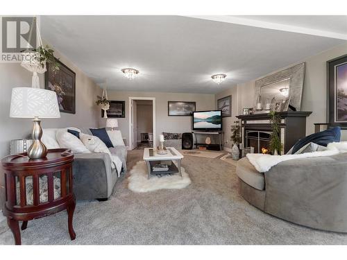 127 Westridge Drive, Princeton, BC - Indoor Photo Showing Living Room