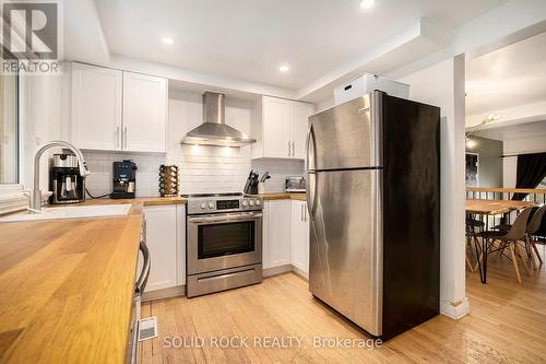 10 Esterlawn, Ottawa, ON - Indoor Photo Showing Kitchen