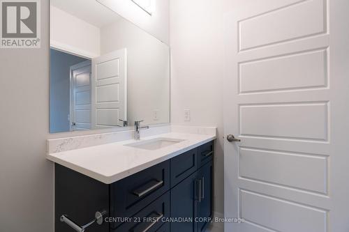 201 - 1975 Fountain Grass Drive, London, ON - Indoor Photo Showing Bathroom