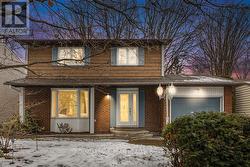 194 BARROW CRESCENT N  Ottawa, ON K2L 2C7