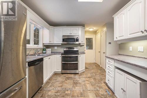 194 Barrow Crescent N, Ottawa, ON - Indoor Photo Showing Kitchen With Stainless Steel Kitchen With Double Sink