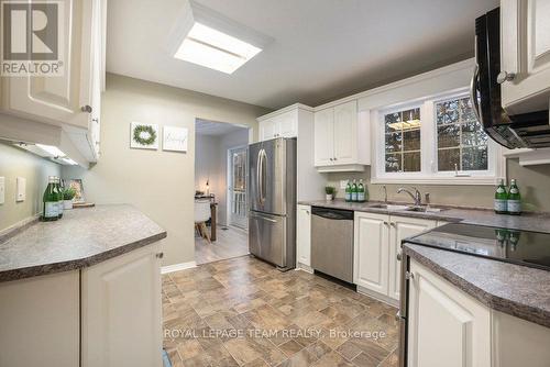 194 Barrow Crescent N, Ottawa, ON - Indoor Photo Showing Kitchen With Stainless Steel Kitchen With Double Sink