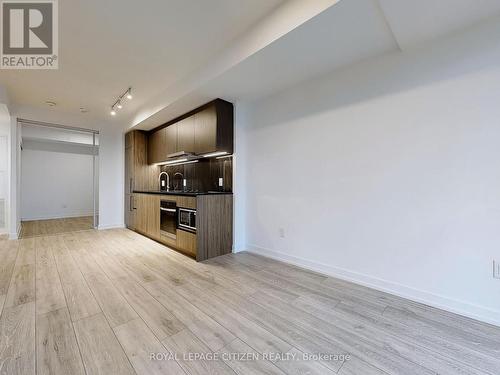 1001 - 1100 Sheppard Avenue W, Toronto, ON - Indoor Photo Showing Living Room