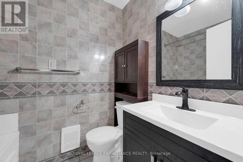 77 - 25 Tracey Park Drive, Belleville, ON - Indoor Photo Showing Bathroom