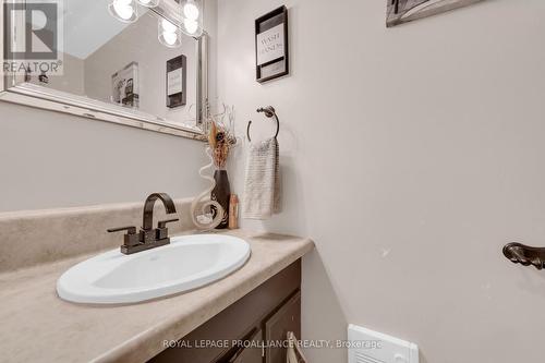 77 - 25 Tracey Park Drive, Belleville, ON - Indoor Photo Showing Bathroom