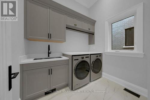 90 Howard Road, Newmarket, ON - Indoor Photo Showing Laundry Room