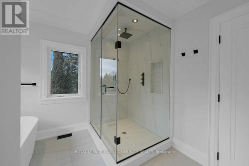 90 Howard Road, Newmarket, ON - Indoor Photo Showing Bathroom