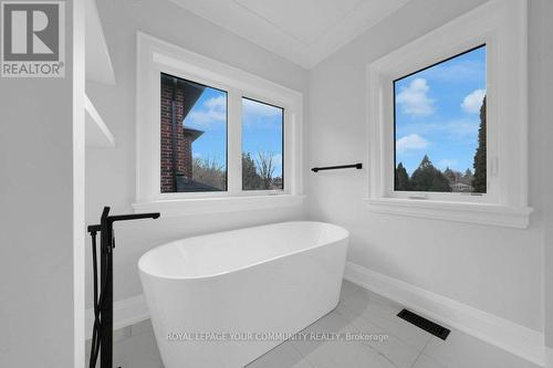 90 Howard Road, Newmarket, ON - Indoor Photo Showing Bathroom