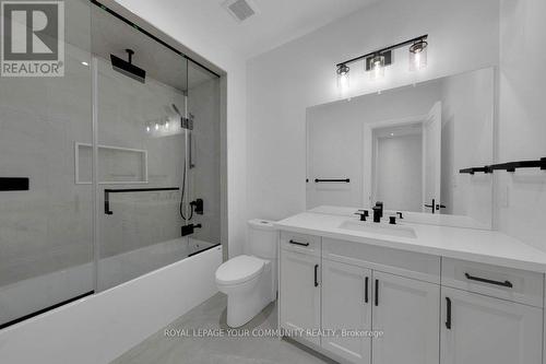 90 Howard Road, Newmarket, ON - Indoor Photo Showing Bathroom