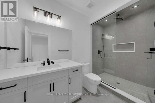 90 Howard Road, Newmarket, ON - Indoor Photo Showing Bathroom