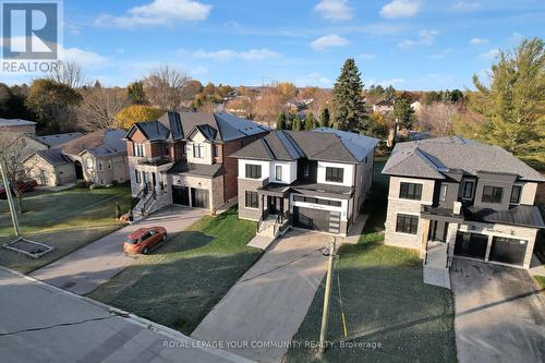 90 Howard Road, Newmarket, ON - Outdoor With Facade