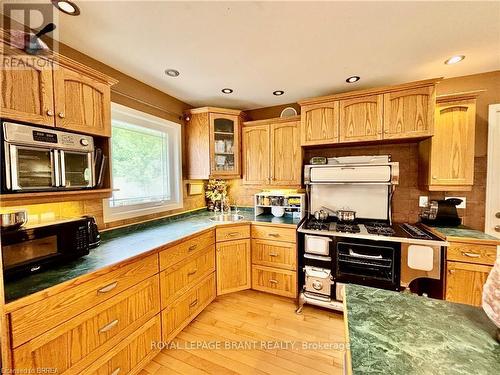 806 Regional 1 Road, Norfolk, ON - Indoor Photo Showing Kitchen