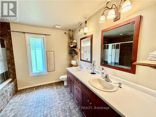 806 Regional 1 Road, Norfolk, ON - Indoor Photo Showing Bathroom