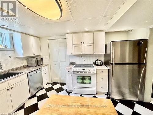 806 Regional 1 Road, Norfolk, ON - Indoor Photo Showing Kitchen