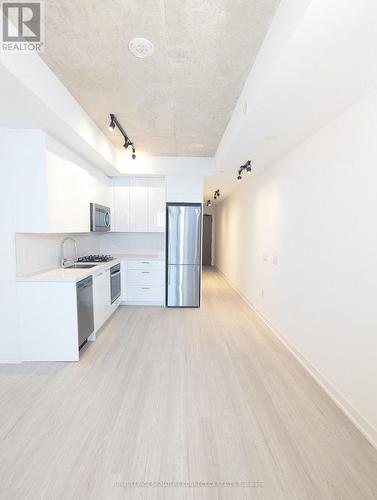 514 - 195 Mccaul Street, Toronto, ON - Indoor Photo Showing Kitchen