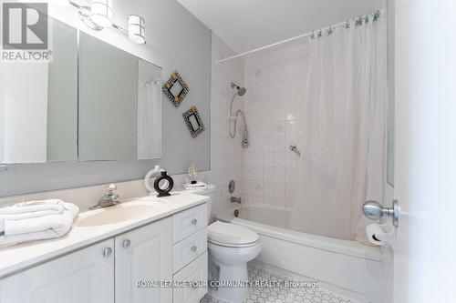 704 - 15 Elizabeth Street N, Mississauga, ON - Indoor Photo Showing Bathroom