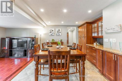 704 - 15 Elizabeth Street N, Mississauga, ON - Indoor Photo Showing Dining Room