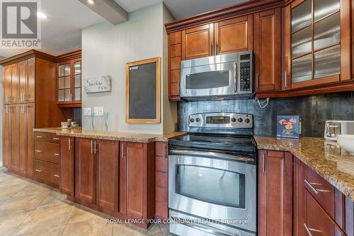 704 - 15 Elizabeth Street N, Mississauga, ON - Indoor Photo Showing Kitchen