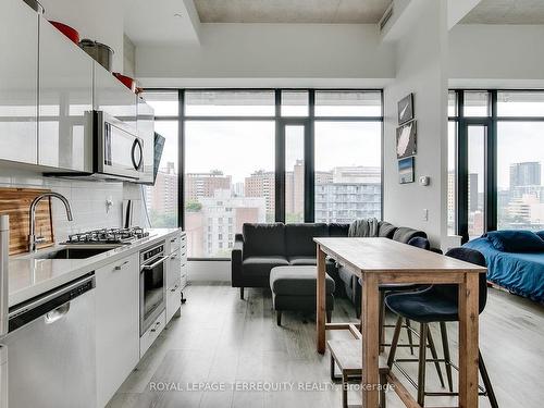 901-55 Ontario St, Toronto, ON - Indoor Photo Showing Kitchen With Upgraded Kitchen