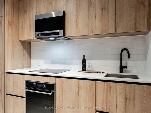 2506-127 Broadway Ave, Toronto, ON - Indoor Photo Showing Kitchen