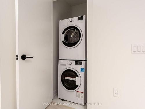 2506-127 Broadway Ave, Toronto, ON - Indoor Photo Showing Laundry Room